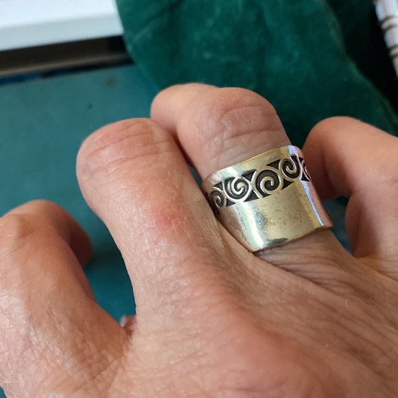 925 Sterling Silver ring made in Israel And marked as such SIZE 6 - Picture 2 of 5